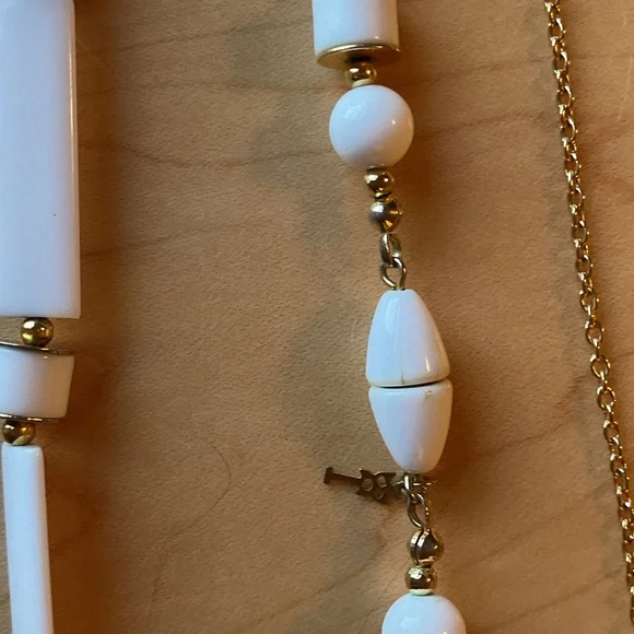 Trifari LOT of Necklaces, Bracelets, Brooch & Clip On Earrings Collection - Picture 3 of 15